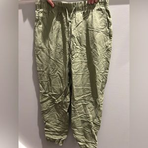 Green capri pants size small.